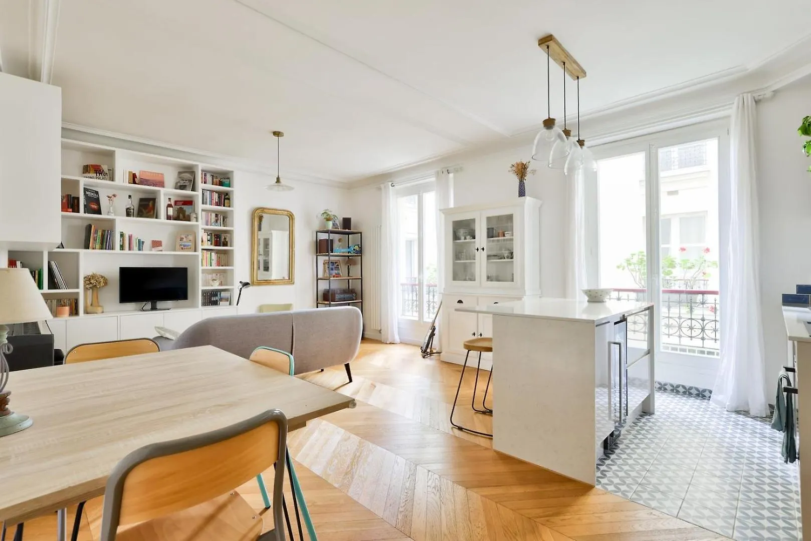 Bright Apartment In The Heart Of Le Marais Paris France