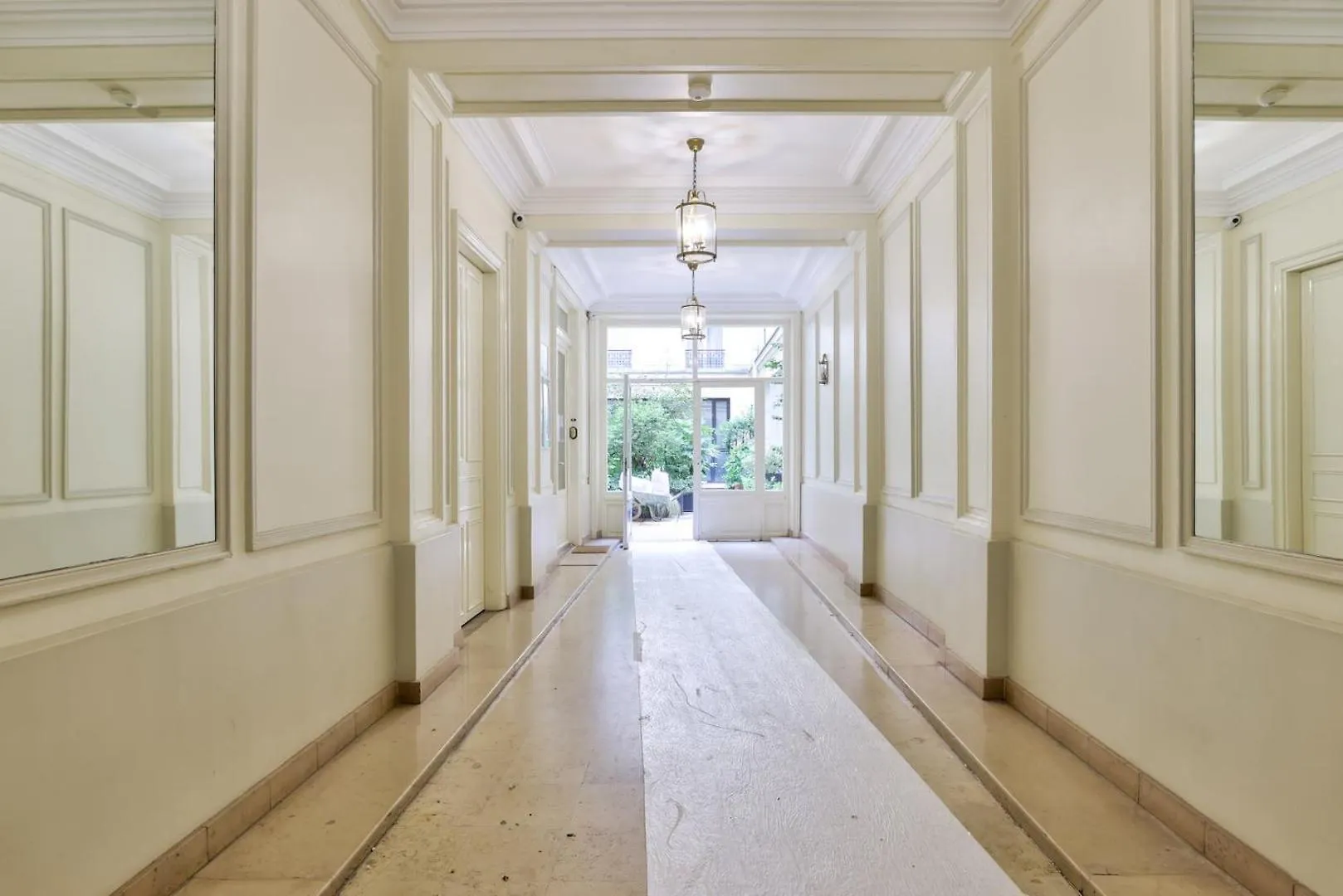 Bright Apartment In The Heart Of Le Marais Paris